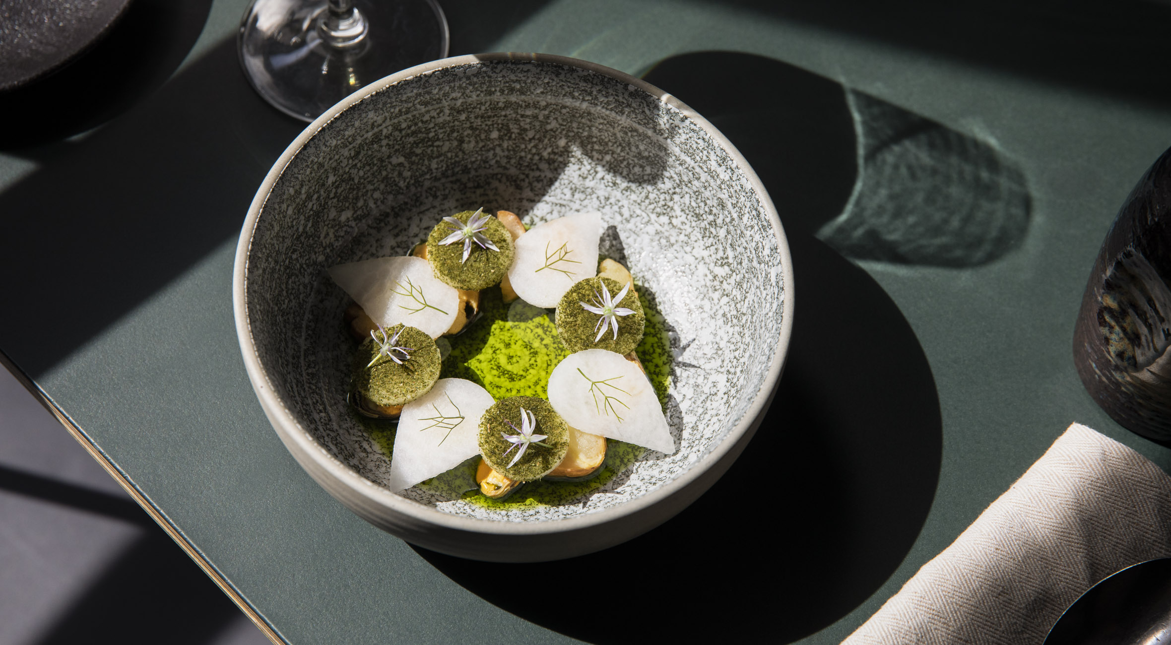 4-retters menu hos Michelin-anbefalede Meille i Indre By – Tidligere Noma-kok byder på topanmeldt nordisk gastronomi